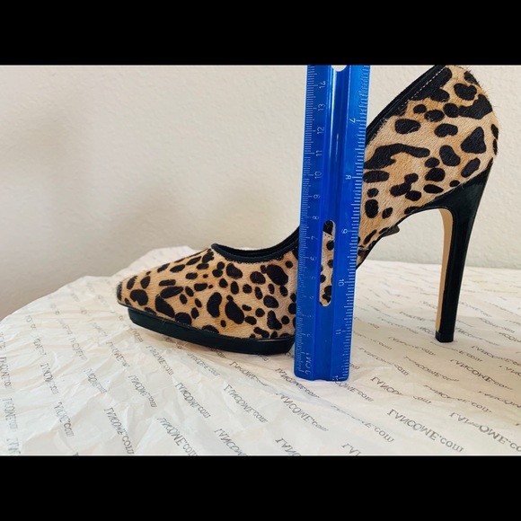 NWT pointy toe animal print heels - Picture 7 of 8